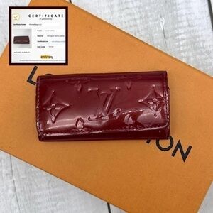 AUTHENTIC Louis Vuitton Vernis Multicles 4 Key Holder Pomme D'Amour. Red.
